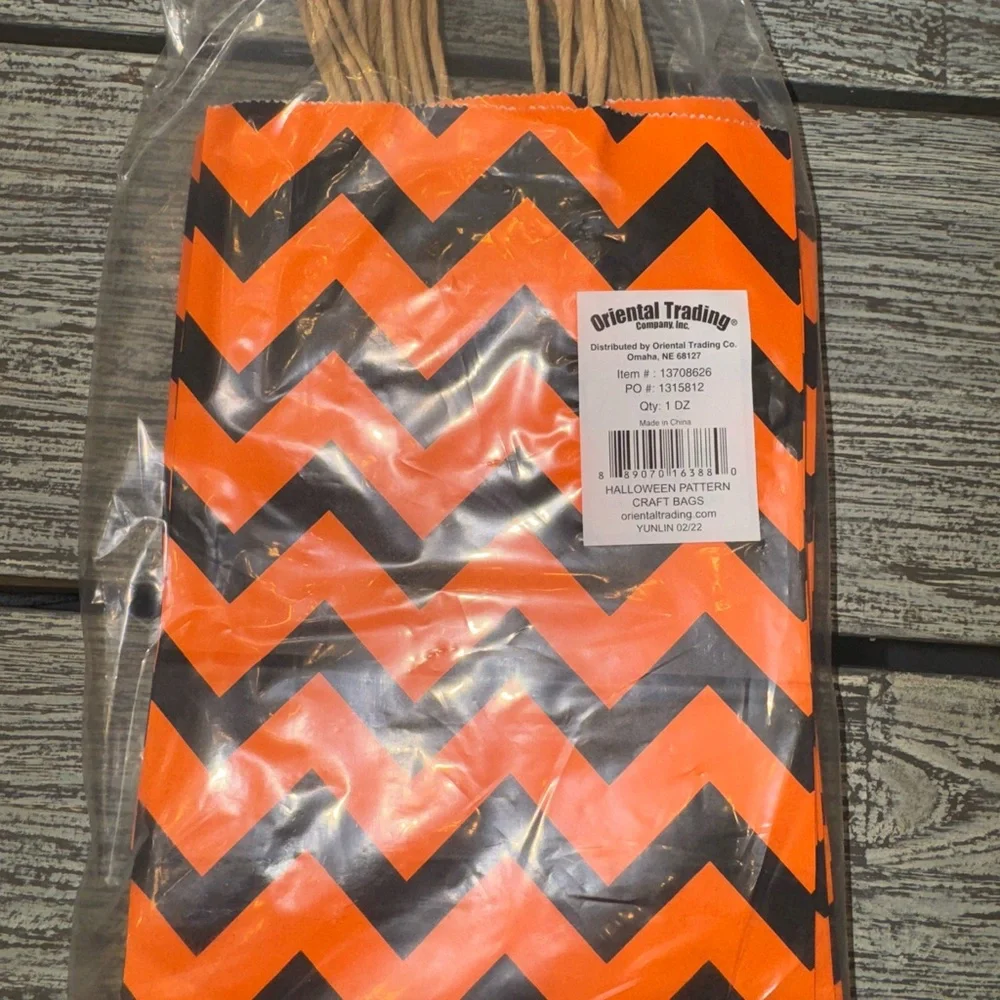 HUGE NEW Oriental Trading Company Halloween Party Supplies/Party Favors Bundle